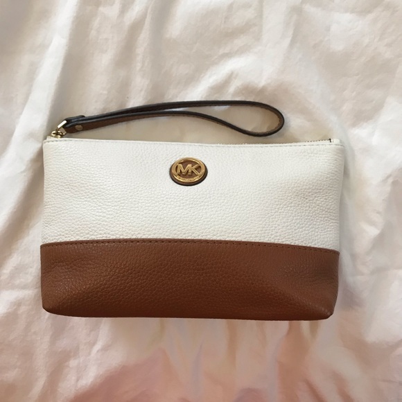 Michael Kors Handbags - Michael Kors Pouch